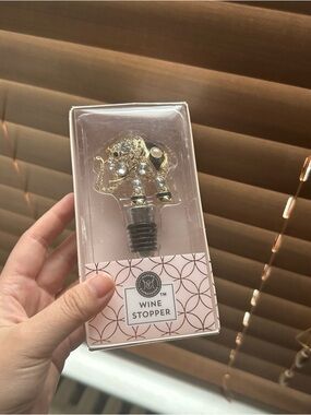 New In Box Modern Expressions Black & Gold Elephant Wine Stopper